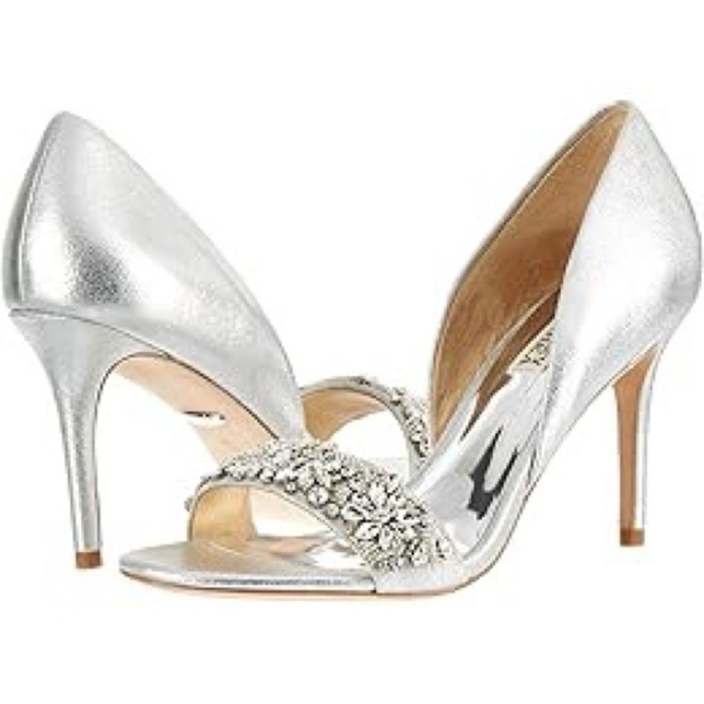 NIB Badgley Mischka Ivy Silver Metallic Suede Embellished Bridal Pumps 6 M